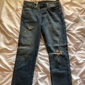 501 SKINNY DISTRESSED LIGHT WASH JEANS